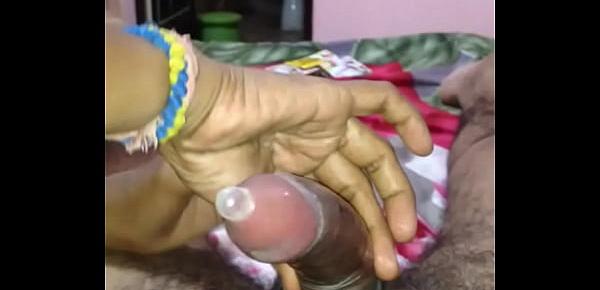  Desi randi putting condom